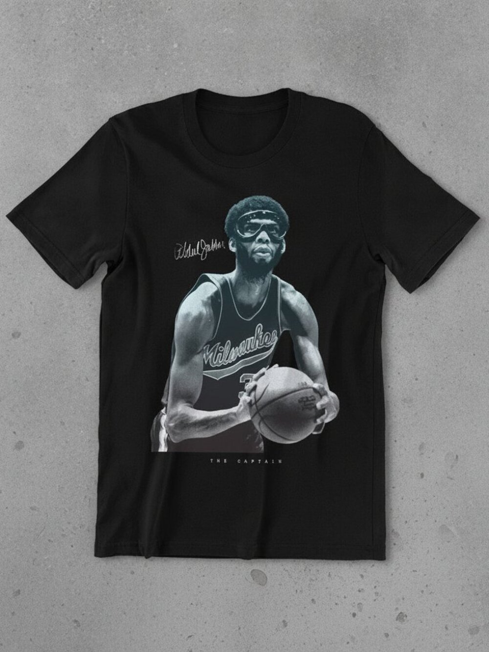 Vintage Milwaukee Basketball Legend Graphic T-Shirt Black Retro Sports Tee